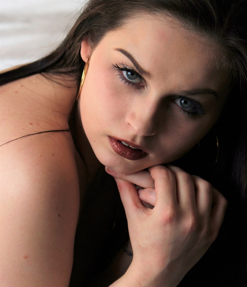 Female model photo shoot of Yona Liegh