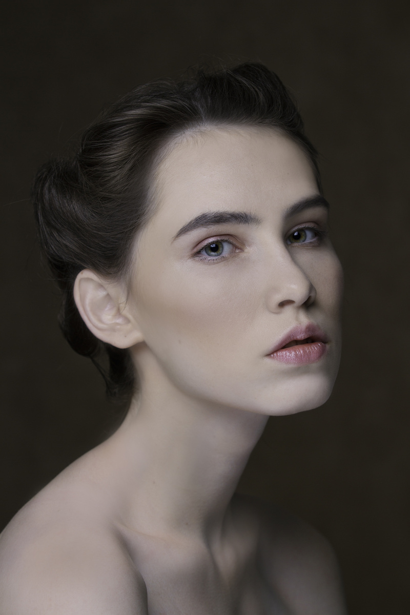 Female model photo shoot of Leoann by PORFOMUA