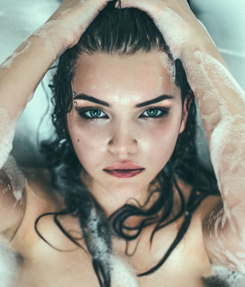 Female model photo shoot of Joanna Wolinska