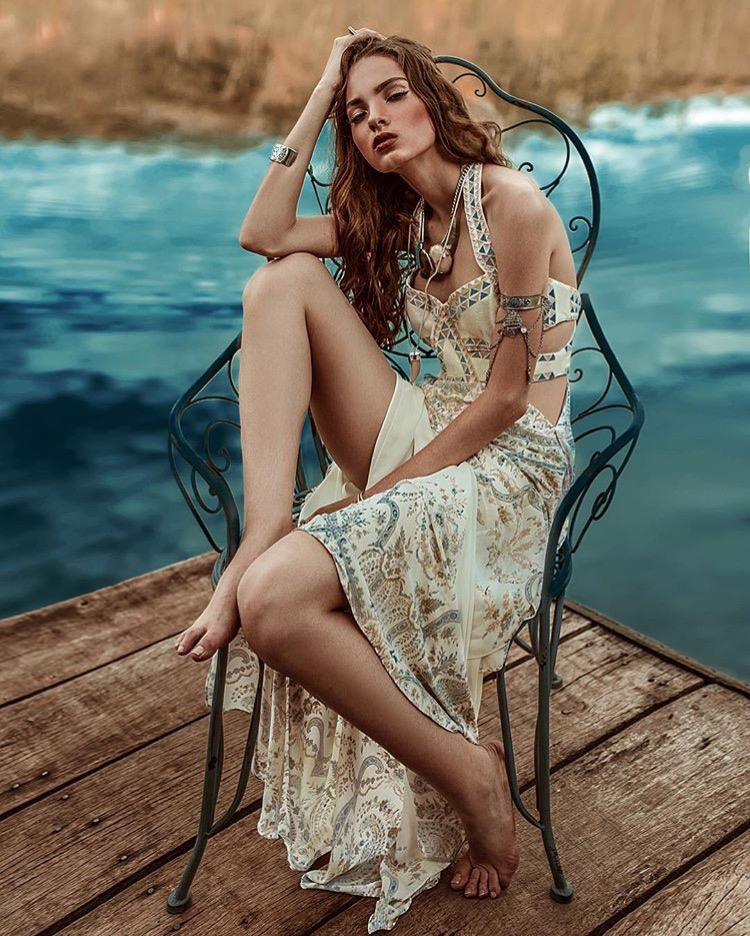Female model photo shoot of Nataliaribeiro