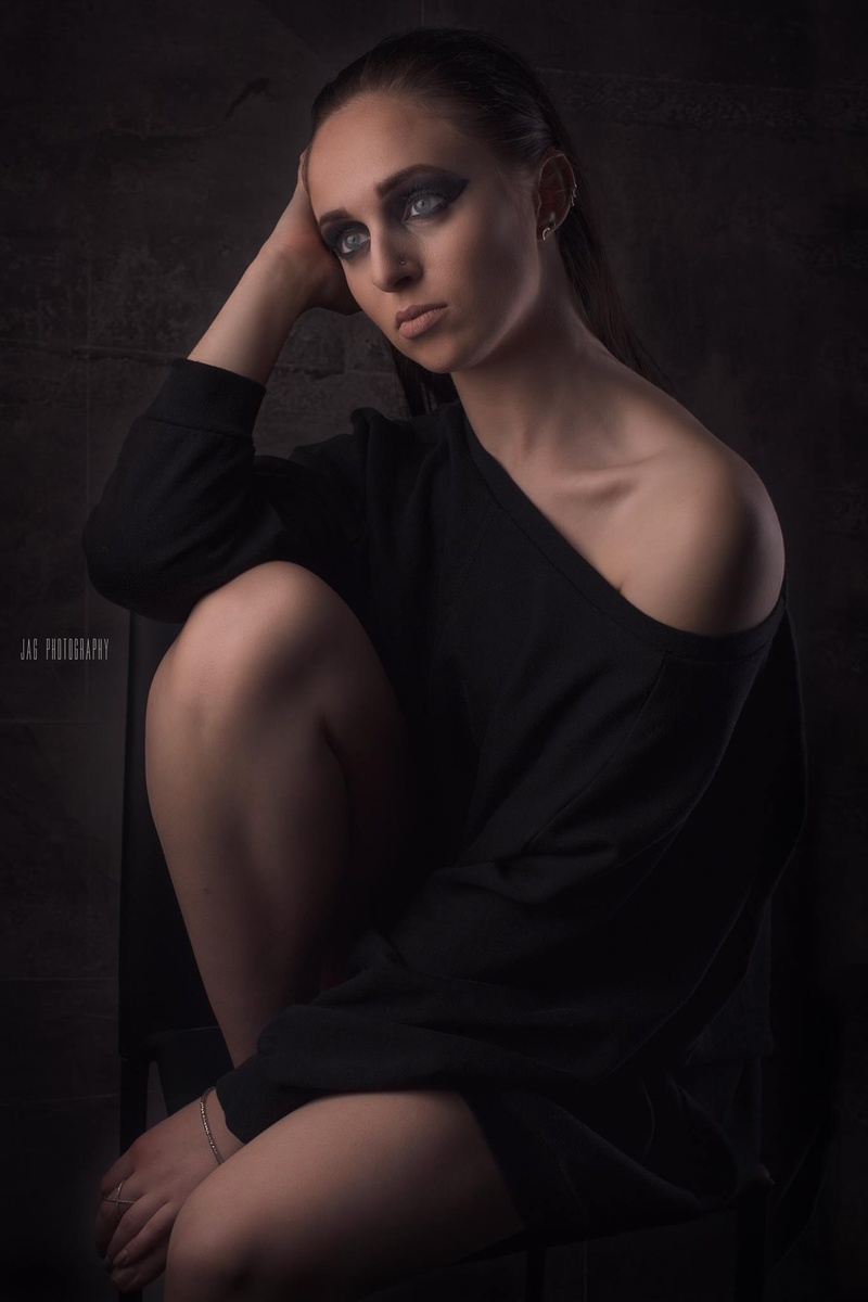 Female model photo shoot of Hadera