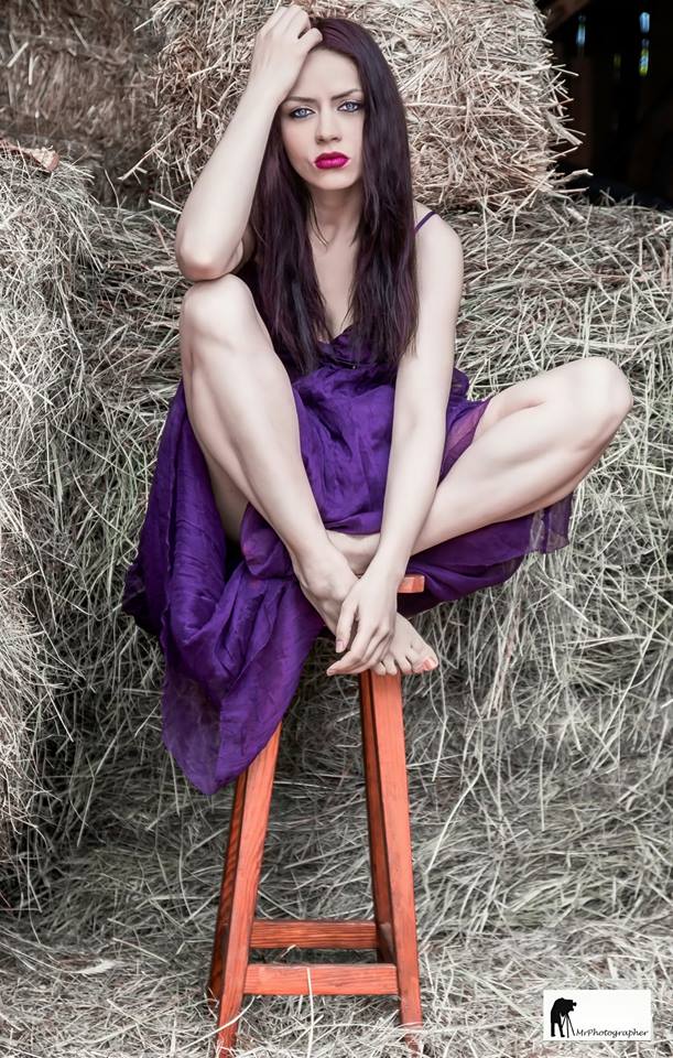 Female model photo shoot of Paulina Princezna