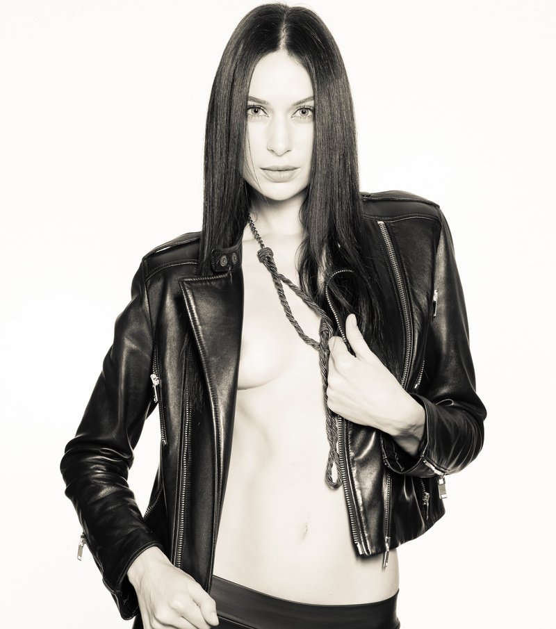 Female model photo shoot of Daria Styrova