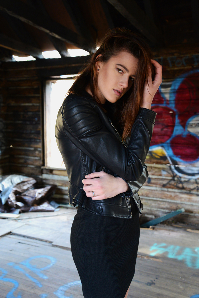 Female model photo shoot of Nicole Freitag