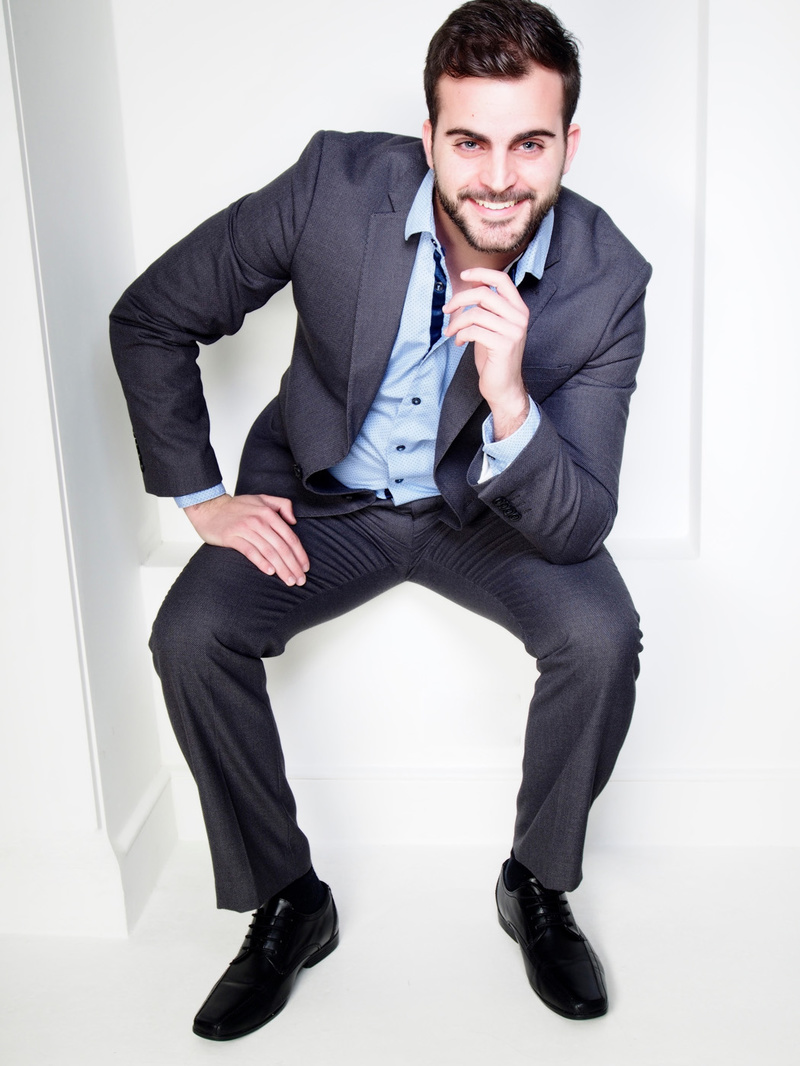 Male model photo shoot of Oscar Deniz