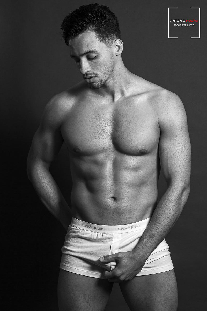 Male model photo shoot of Giovanni Rivera