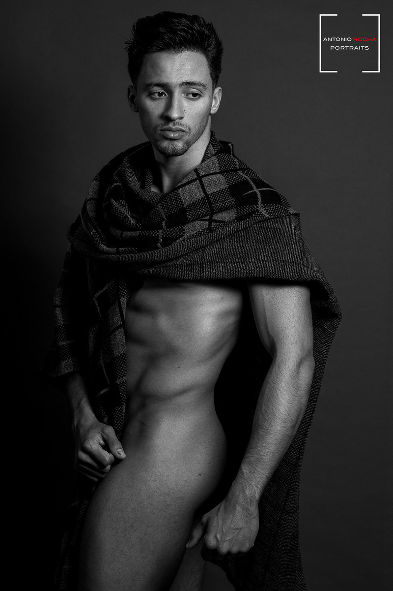 Male model photo shoot of Giovanni Rivera