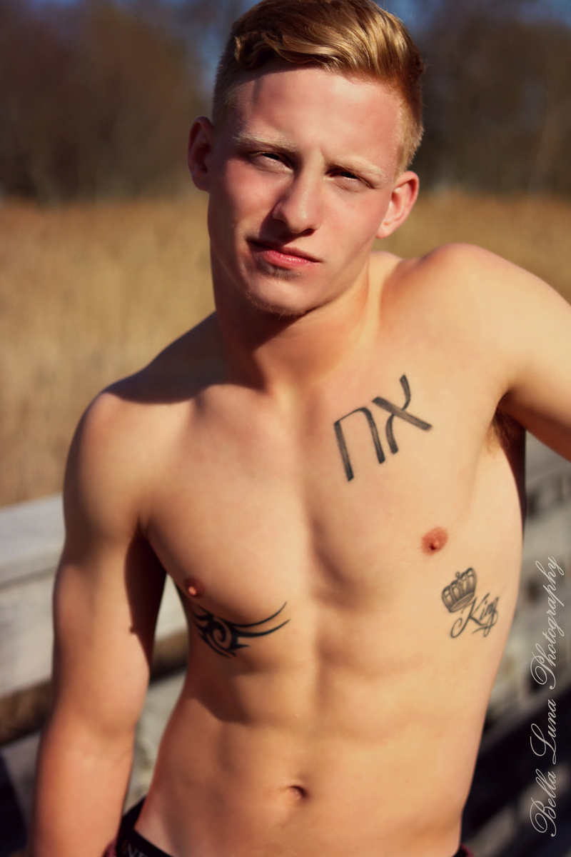 Male model photo shoot of Ryan Hojak