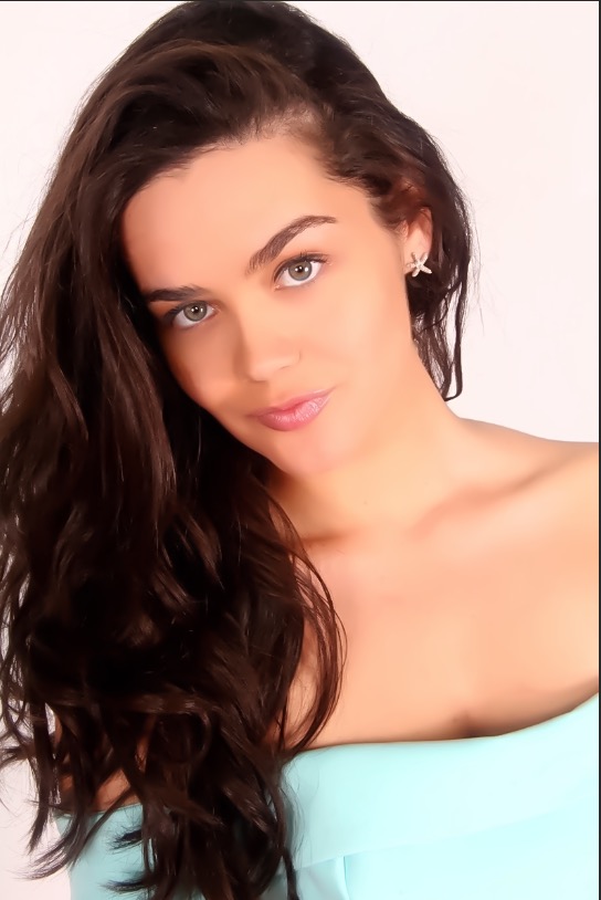 Female model photo shoot of Emily_Medina