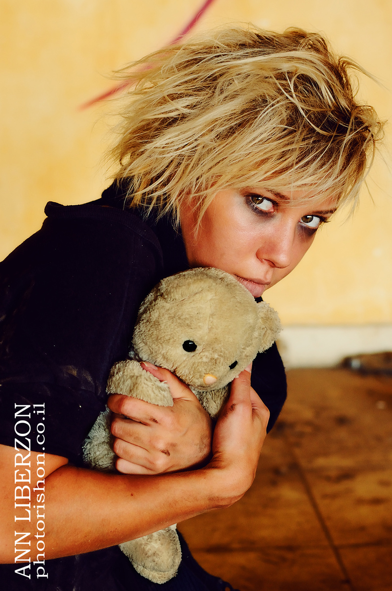 Female model photo shoot of Veronika Gromkova