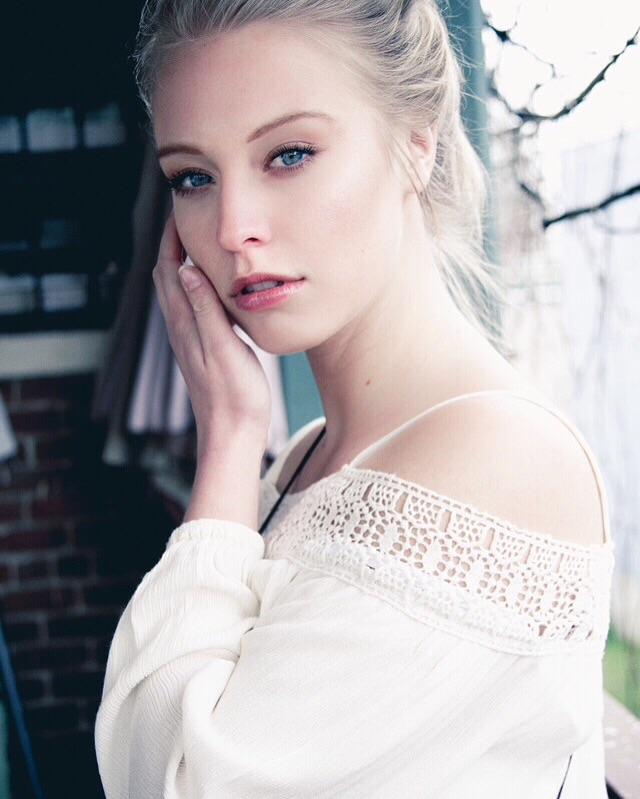 Female model photo shoot of MandyMalinski