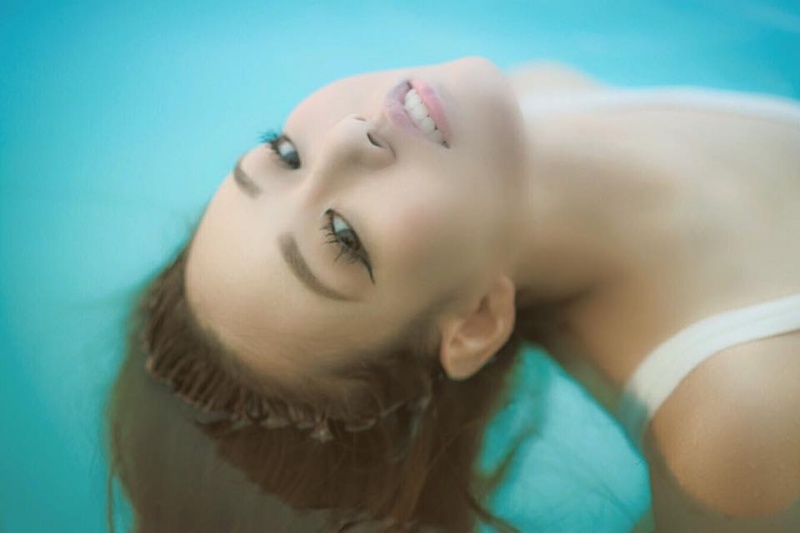 Female model photo shoot of elegancela