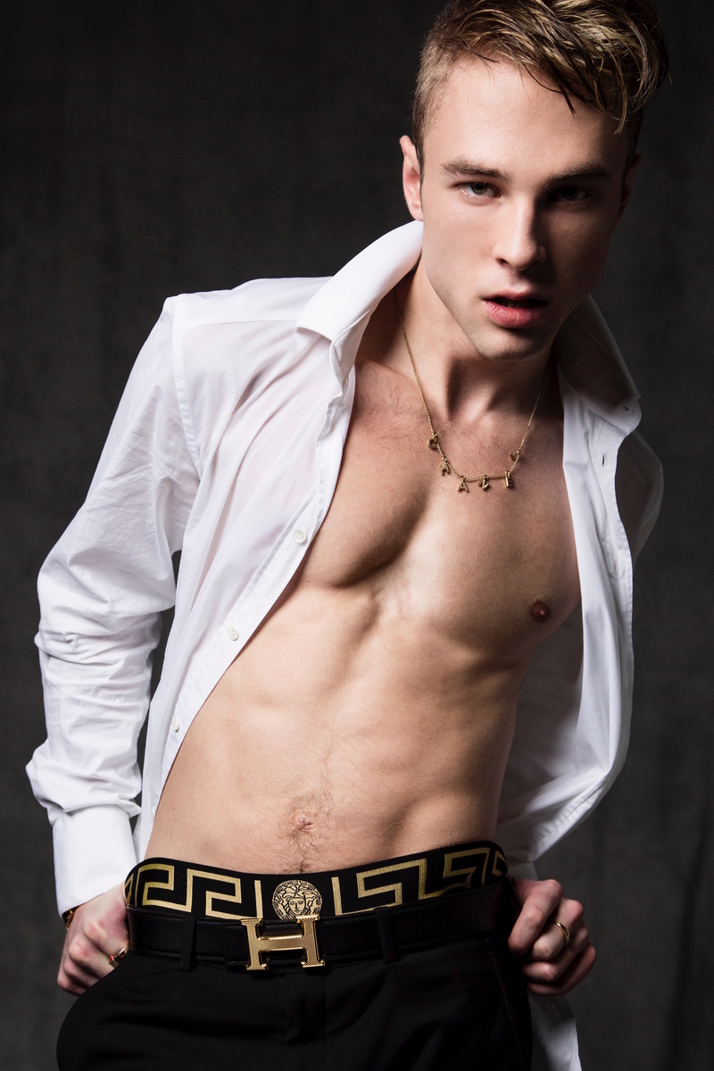 Male model photo shoot of Matty H