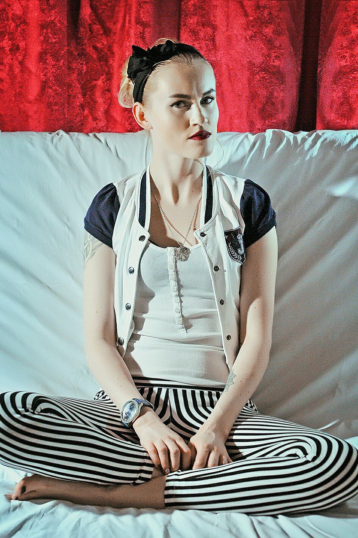 Female model photo shoot of Anastasia Eguzhinskaya