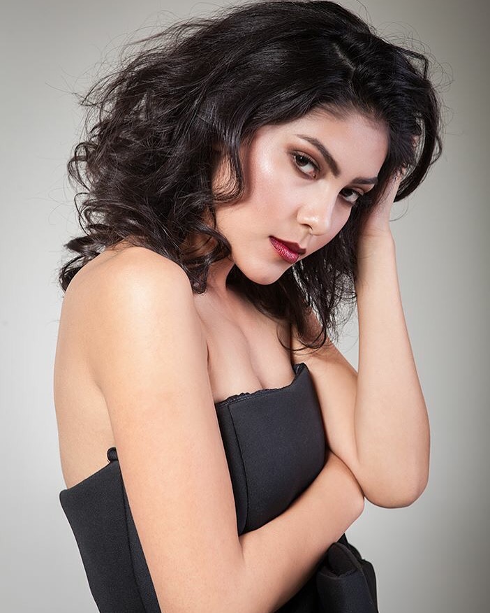 Female model photo shoot of VivianaMalfavon