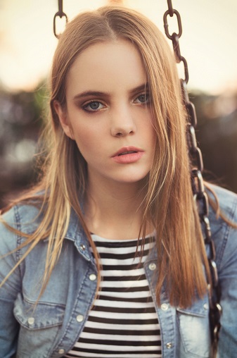 Female model photo shoot of Elena Thomopoulos