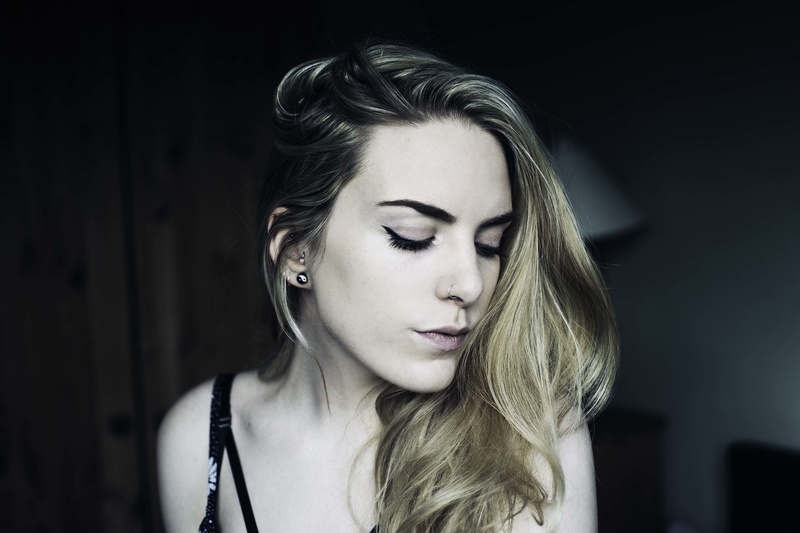 Female model photo shoot of AineKelly