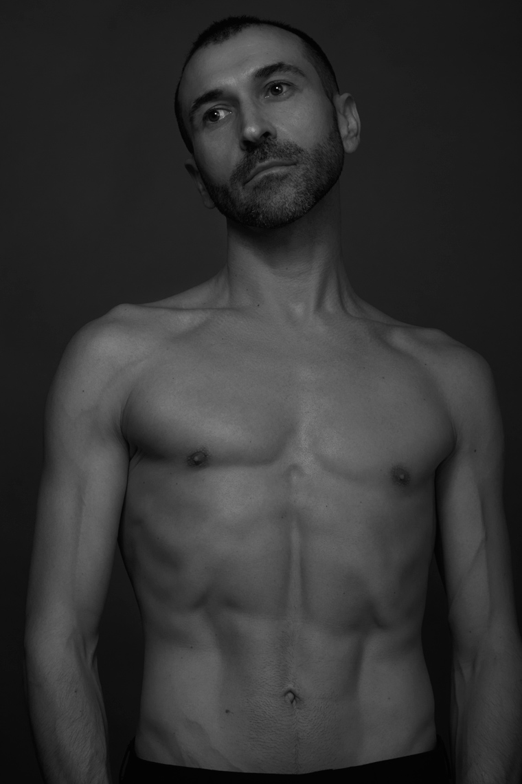 Male model photo shoot of Dimitri Koan by f16