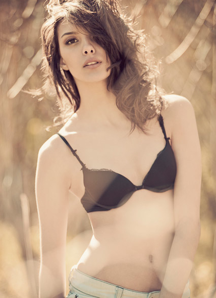 Female model photo shoot of Julia Monson