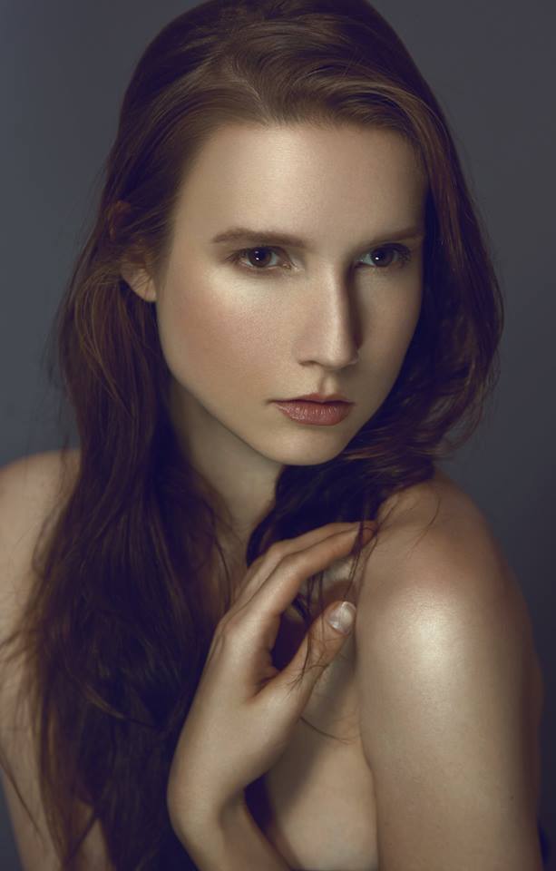Female model photo shoot of Melanie Rose