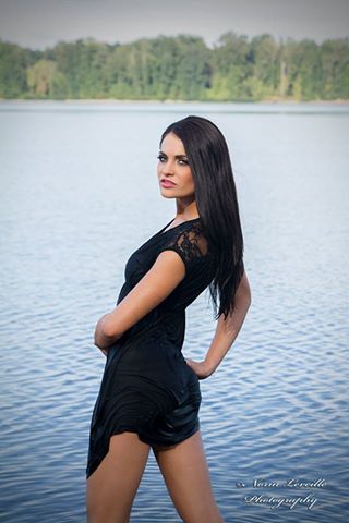Female model photo shoot of a_model