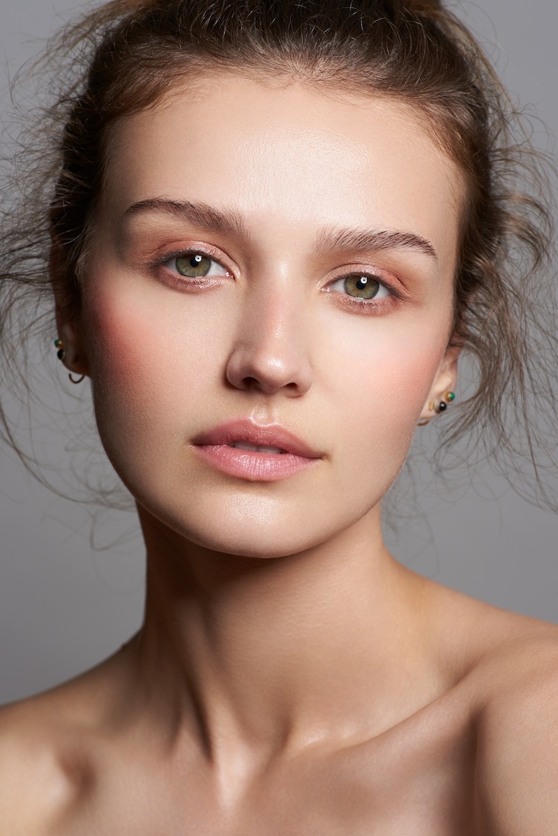 Female model photo shoot of makeupbysaragrace