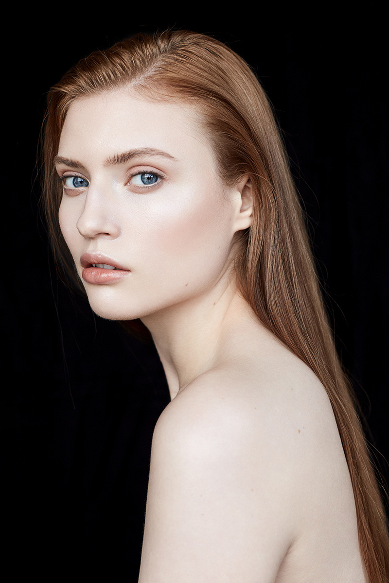 Female model photo shoot of Linda Hanses Photography