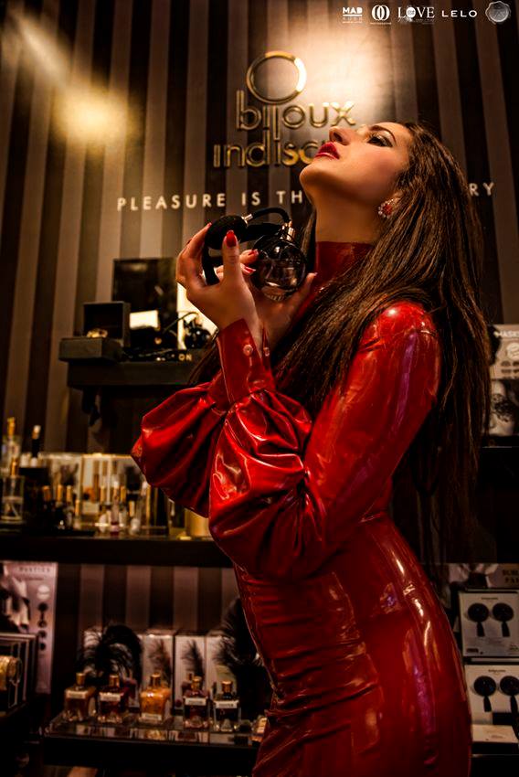 Female model photo shoot of Jessica Gomez in LoveStop Barcelona
