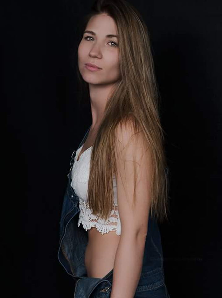 Female model photo shoot of Jennifer Bedford by Kaitlyn Eastman in Sarnia