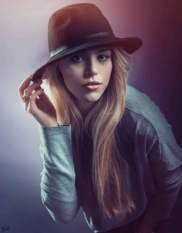 Female model photo shoot of Charlotte Sullivan