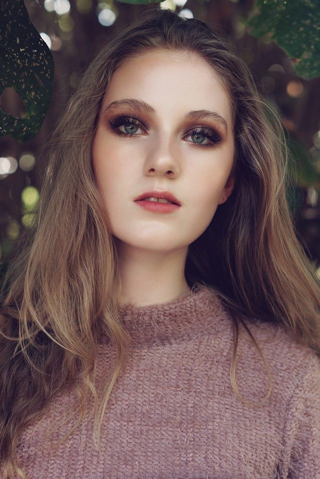 Female model photo shoot of ShannonJennings MUA