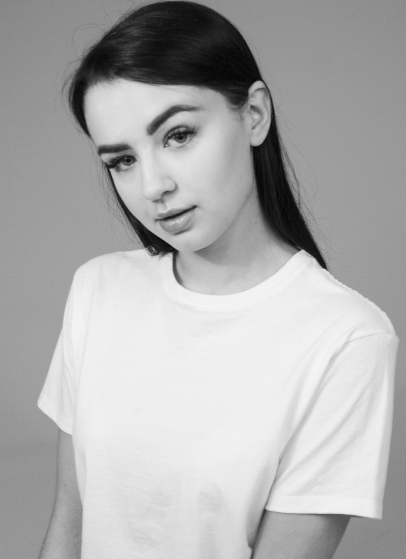 Female model photo shoot of Morganlockyer 
