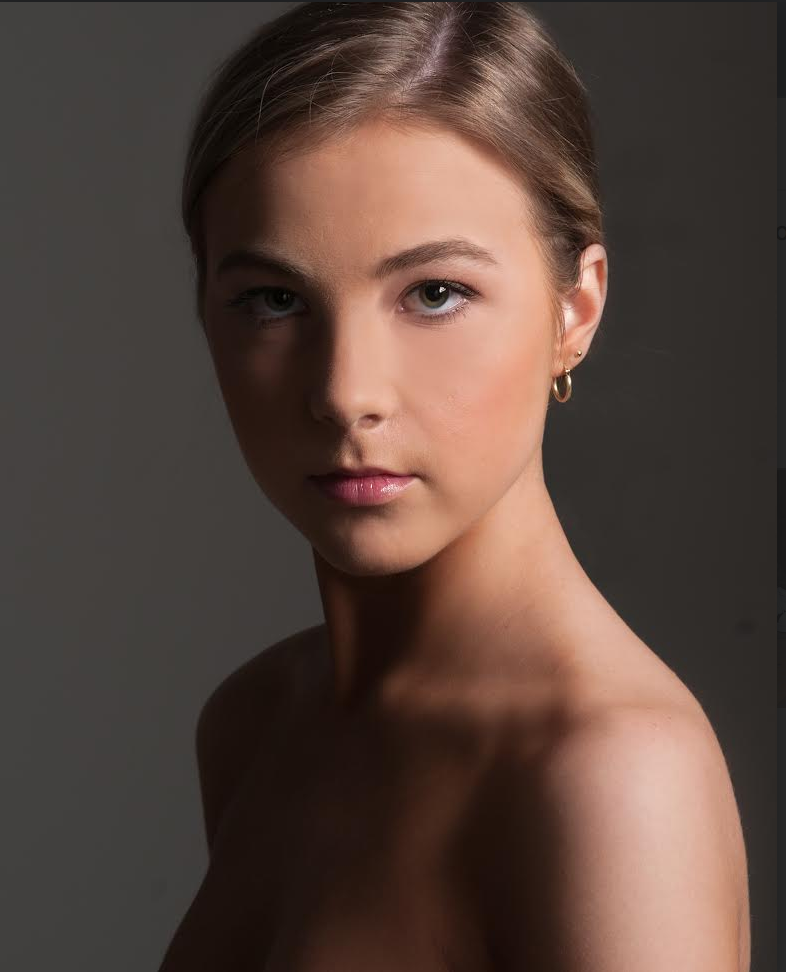 Female model photo shoot of Shelbyslupek