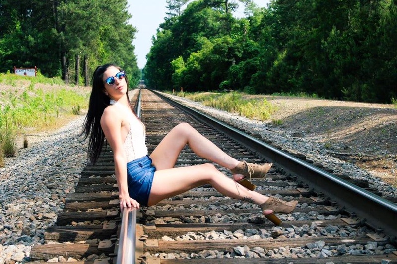 Female model photo shoot of legs4dazeee