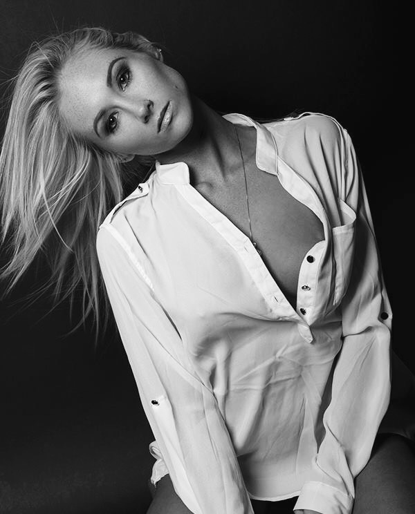 Female model photo shoot of Michaela norman