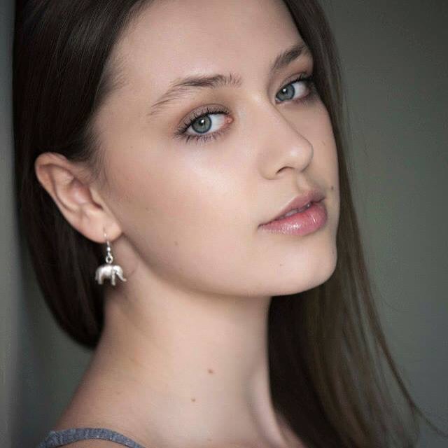 Female model photo shoot of RachelLondon