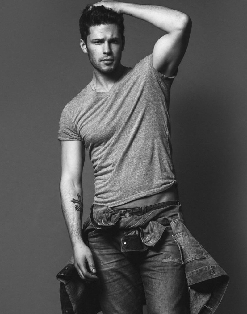 Male model photo shoot of Ryan Matthew White