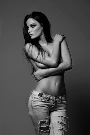 Female model photo shoot of Daria Srecko