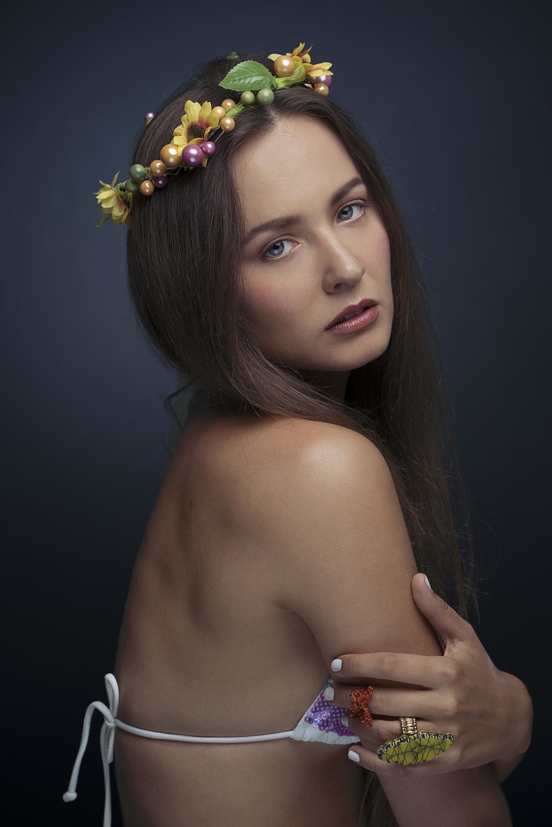 Female model photo shoot of Lena Kreshchuk by RonMonteron