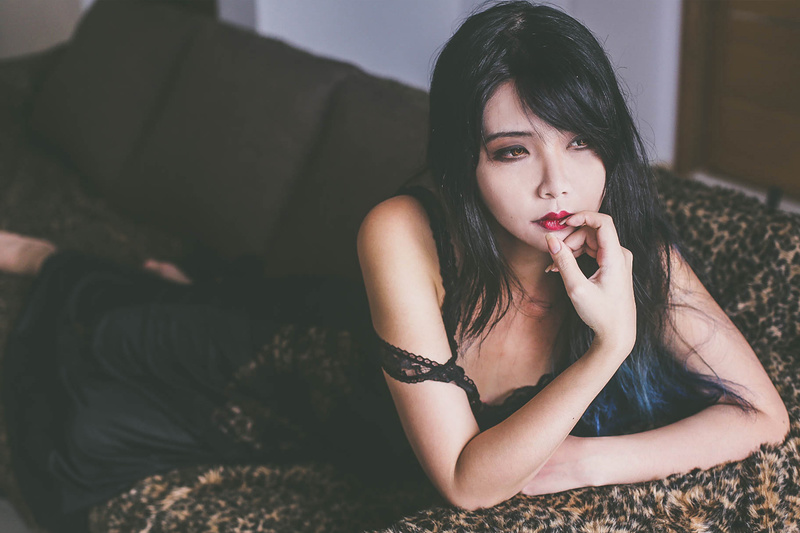 Female model photo shoot of Hana Dinh