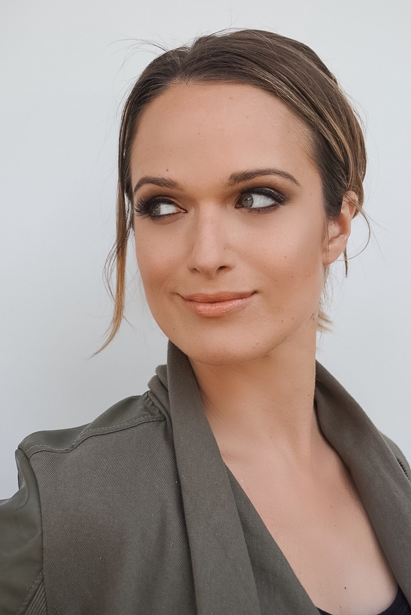 Female model photo shoot of Renee Barnett Makeup