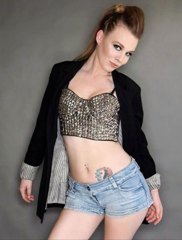 Female model photo shoot of Leasha Pollard