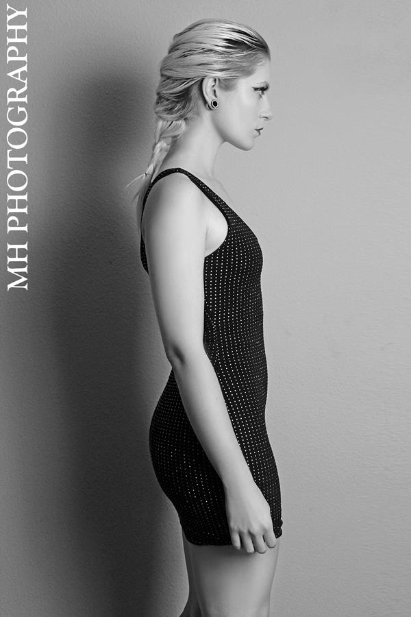 Female model photo shoot of Marylin Monroach