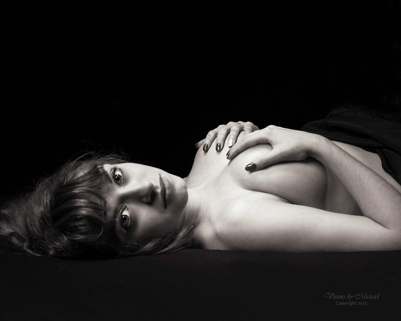 Female model photo shoot of Jess Glitches