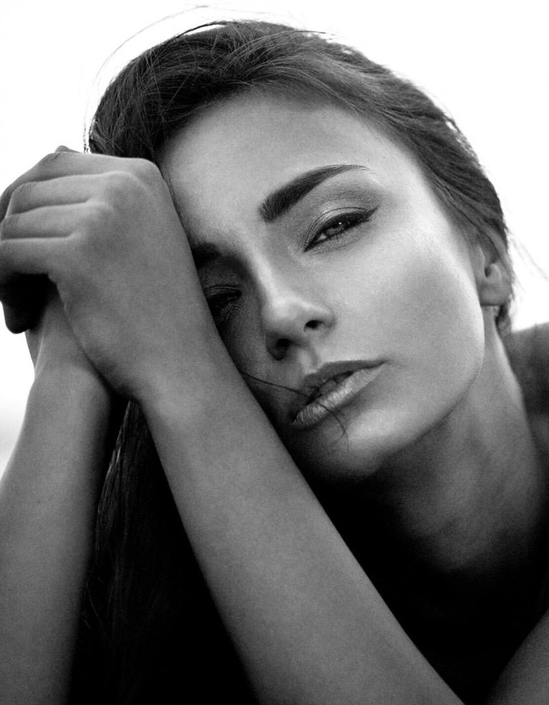Female model photo shoot of Julia Mandych