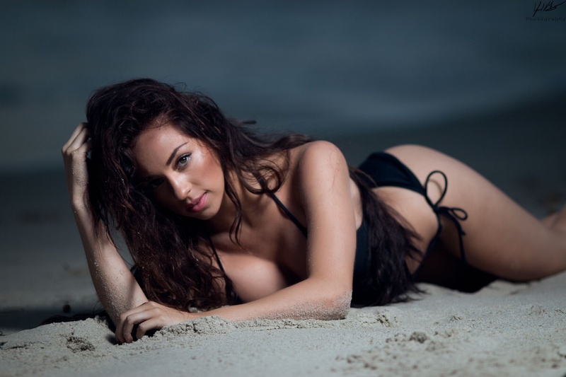 Female model photo shoot of Alexa Nielsen
