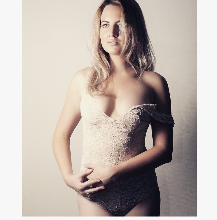 Female model photo shoot of Michaela Leslie