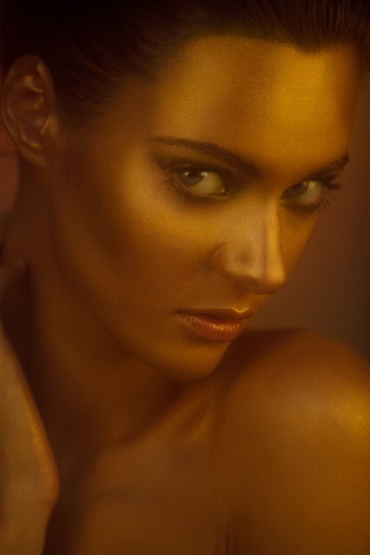 Female model photo shoot of Justyna Malecka