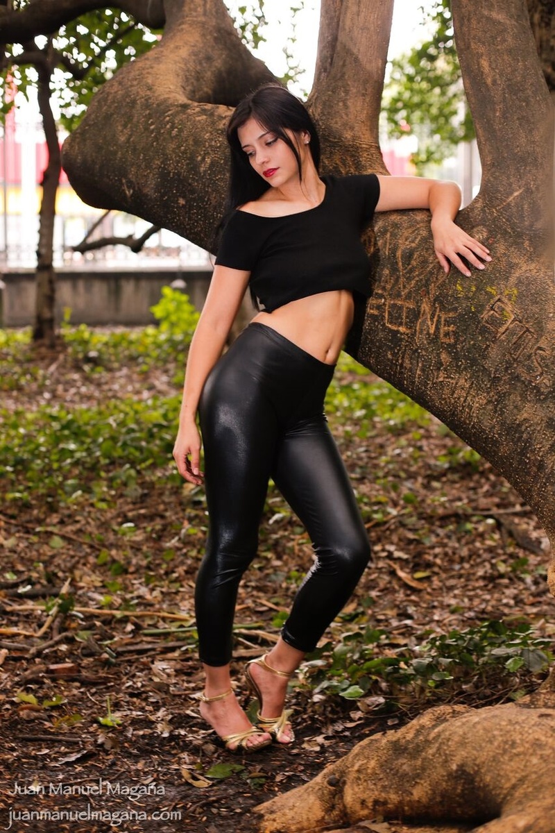 Female model photo shoot of Angie Scarlett Vega