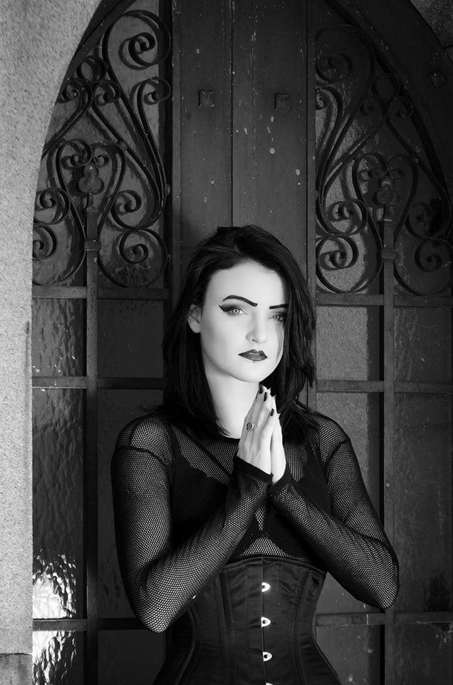 Female model photo shoot of Roselyn Kate by DylanJonesFineArtPhoto